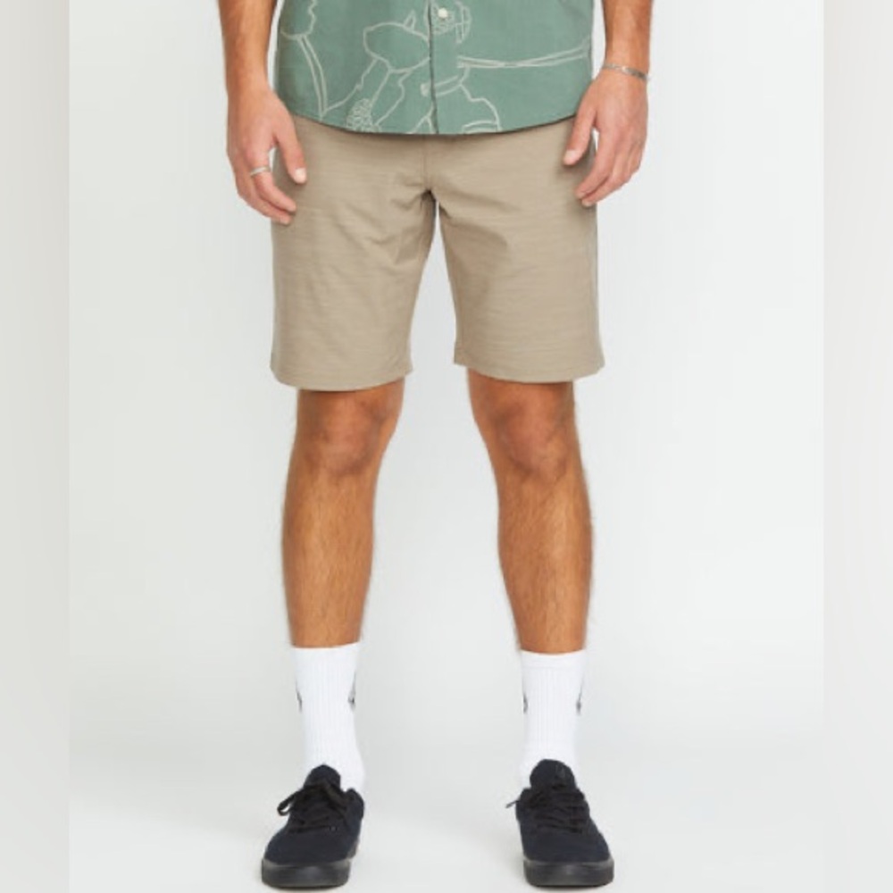 Men's Volcom Corpo Class shorts in beige Size 38